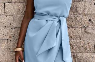 Elagantní mini šaty s jedním ramínkem a crossoverovou sukní Ireland, světle modré