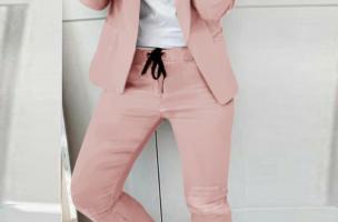 Elegantní jednobarevný kalhotový kostým Estrena, starorůžový