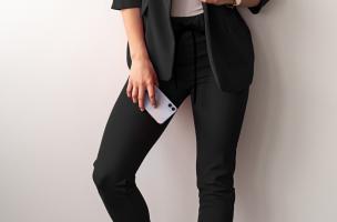 Elegantní jednobarevný kalhotový kostým s 3/4 rukávem, černý