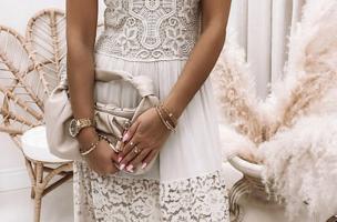 Elegantní maxi šaty s krajkou a háčkovanými detaily, bílé