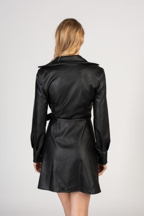 Elegantní zavinovací mini šaty z umělé kůže Pellita, černé