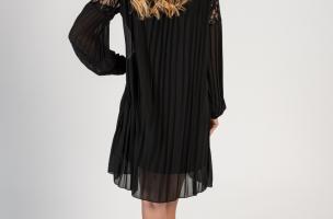 Elegantní plisované mini šaty s dlouhými volnými rukávy a krajkovými vsadkami Cremona, černé