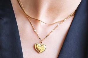 Náhrdelník s přívěskem ve tvaru srdce, ART541, zlatá barva