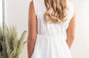 Mini letní šaty s krajkou Selfoss, béžové