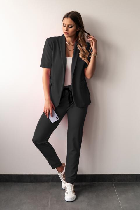 Elegantní jednobarevný kalhotový kostým s krátkým rukávem, černá