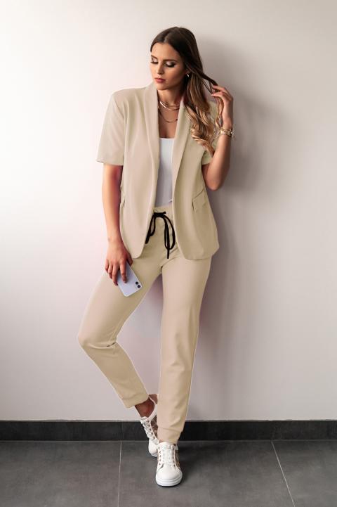 Elegantní jednobarevný kalhotový kostým s krátkým rukávem, béžová