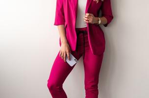 Elegantní jednobarevný kalhotový kostým s 3/4 rukávem, fuchsiová