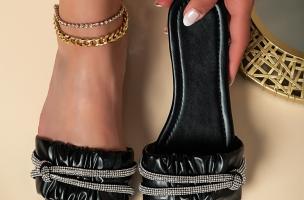 Pantofle s plisovaným páskem, černé
